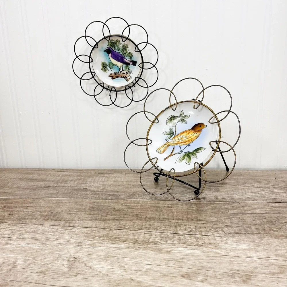Vintage Bird Plate with Metal Hanger Set‎ of 2: Hand-Painted Ceramic Display